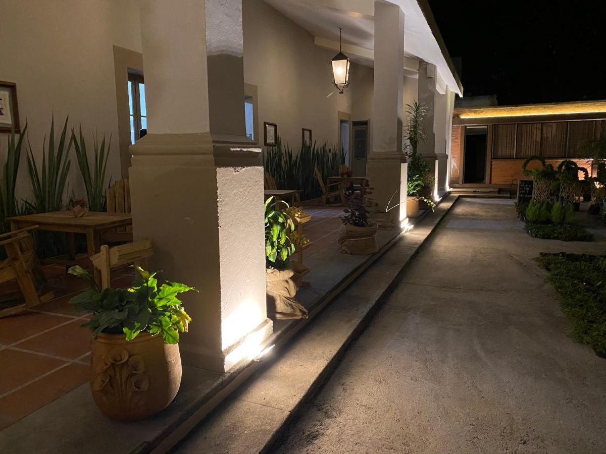 Hotel Express Quinta Soledad Мехико Экстерьер фото
